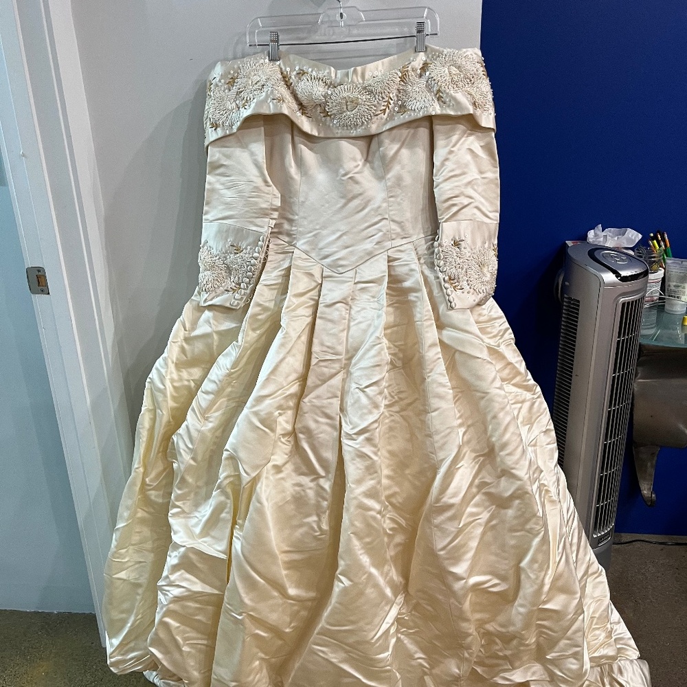 Vintage 90’s Custom 100% Silk bridal Gown by Cynthia C.
